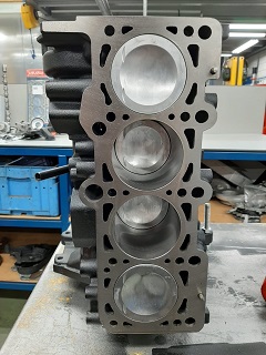 Motorblock mit Kolben